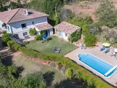 Vila Etoile - *
